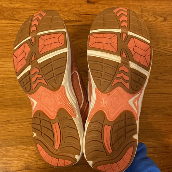 Vionic Classic Walker Dusty Cedar Rose - Picture 10 of 12